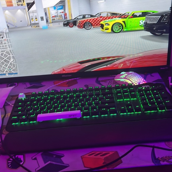 mechanical keyboard with blue switches (onn) - Picture 4 of 4